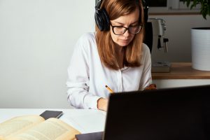 Akuratny Lenovo ThinkPad E15 Gen 2 to także brak wzmocnionej konstrukcji